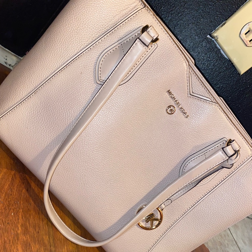 Michael kors tote purse. Gently used